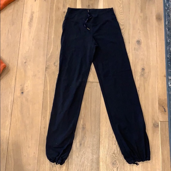 Lululemon lightweight pants - Picture 1 of 5